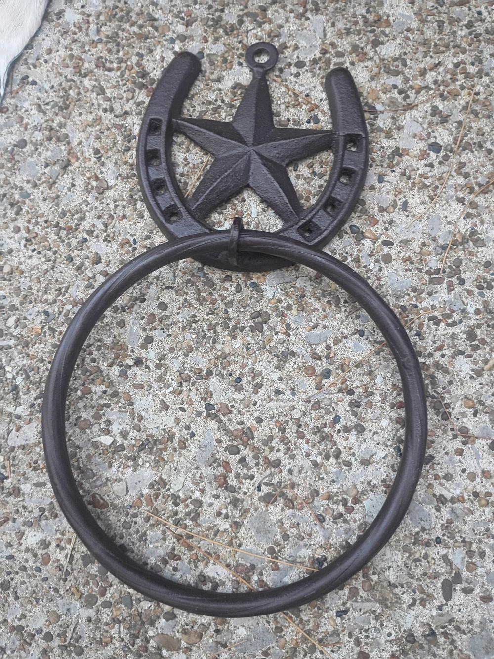 Cast Iron Star & Horseshoe Towel Ring - Rustic Dark Bronze